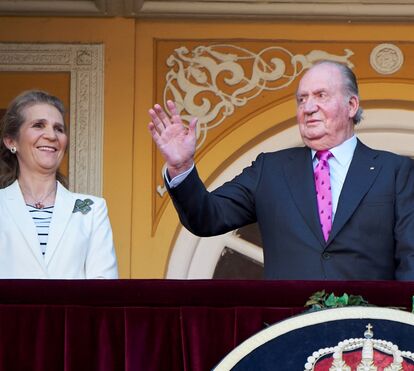 Juan Carlos e Infanta Elena surgem lado-a-lado em corrida de touros