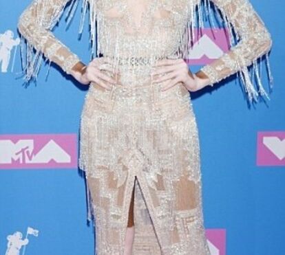 Jennifer Lopez lidera desfile de elegância nos Prémios MTV. Veja todos os looks da noite!