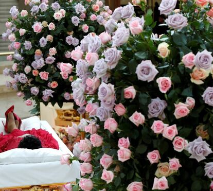 Sofrimento e saudade: as primeiras imagens do funeral da diva Aretha Franklin