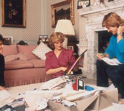 Divulgados croquis dos vestidos da visita de Diana à Arábia Saudita... e inclui uma burka!