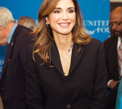 Quem diria? Rainha da Jordânia usa vestido de... 40 euros!