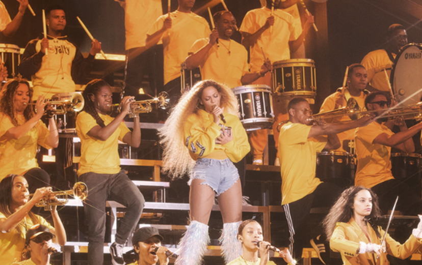 Georgina usa sweatshirt de Beyoncé