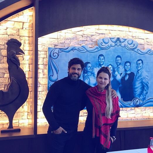 Katia Aveiro ao lado de Bruno Cabrerizo no seu restaurante no Brasil