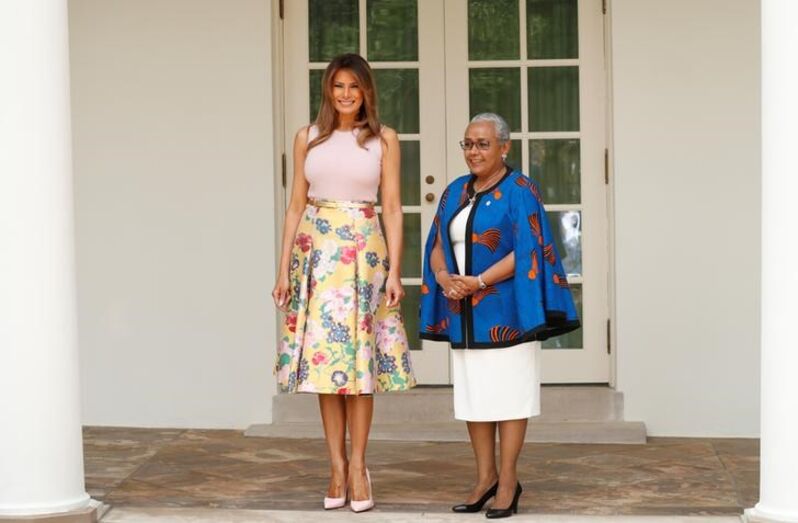 Melania Trump brilha com um look de 5000 euros. Haja dinheiro!