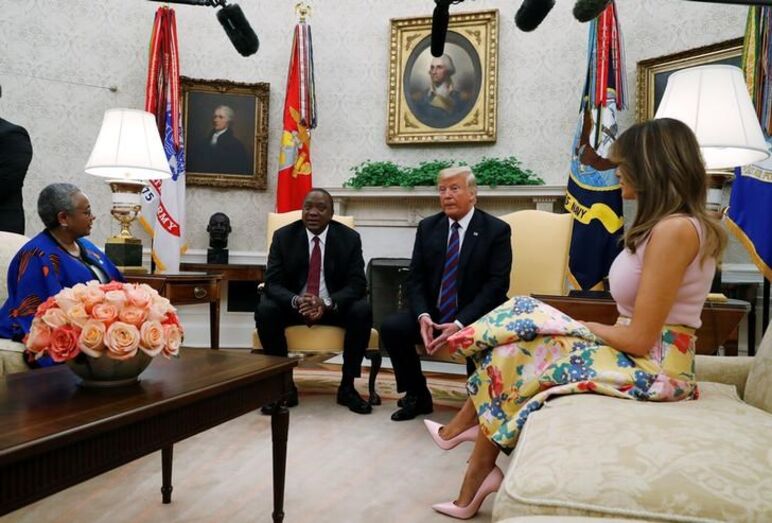 Melania Trump brilha com um look de 5000 euros. Haja dinheiro!