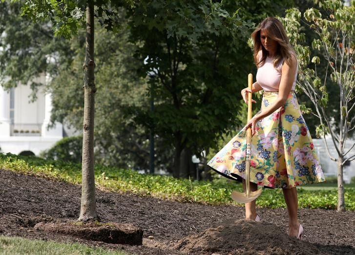Melania Trump brilha com um look de 5000 euros. Haja dinheiro!