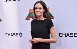 Assustador! Com apenas 34 quilos, Angelina Jolie está tão, mas tão magra