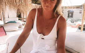 Os pormenores bizarros da estranha morte da modelo que apareceu num iate com uma corda no pescoço 