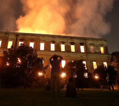 Incêndio no Museu Nacional, no Rio de Janeiro, destrói memórias da coroa portuguesa