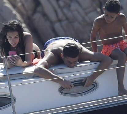 Quente, quente, quente! CR7 e Georgina trocam 'provocações' a bordo de um barco