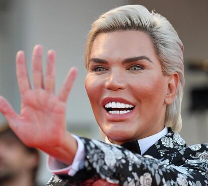 Quase 60 cirurgias plásticas! Veja a transformação do Ken Humano ao longo dos anos