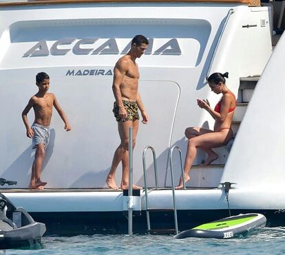As novas imagens de Cristiano Ronaldo e Georgina Rodríguez de férias no Mónaco 