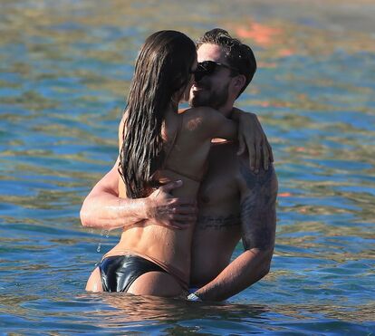 Izabel Goulart e Kevin Trapp gostam de fazer sexo na praia