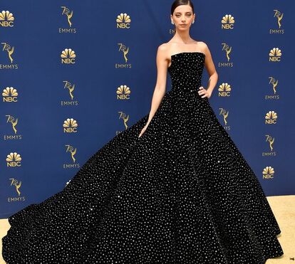 O eterno preto na passadeira vermelha dos Emmy Awards
