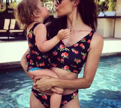 Daniela Ruah aquece internet com nova foto de biquíni durante isolamento em Hollywood