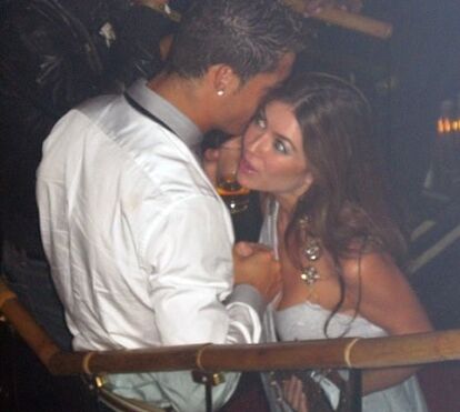 Aí estão as fotos da noite da polémica: Ronaldo e a americana que diz que foi 'violada'... na discoteca 
