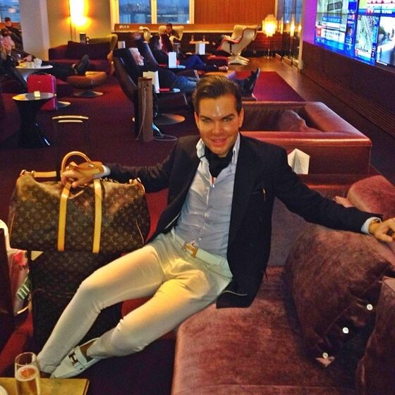 Ken Humano, Rodrigo Alves