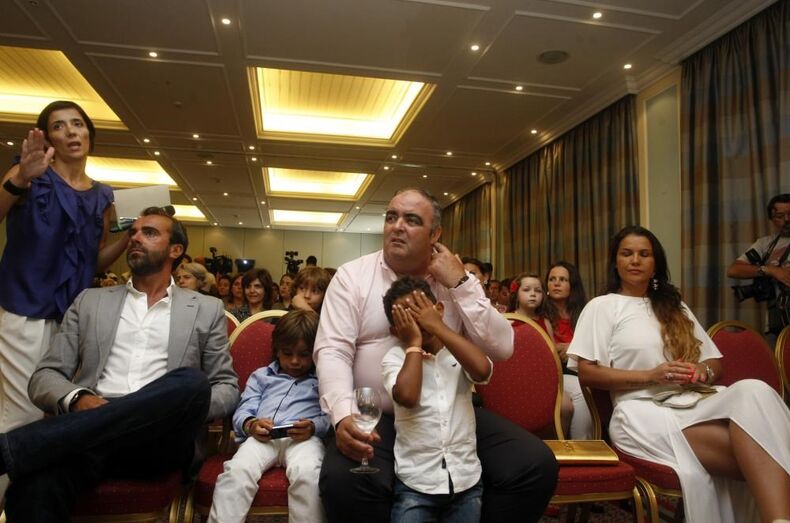 José Andrade é um romântico e traz Dolores Aveiro nas palminhas. Veja