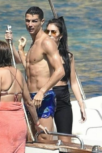 georgina rodriguez, barriga, sardenha