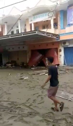 tsunami indonesia 