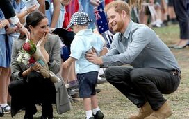 Instinto maternal? Meghan comove-se com criança com síndrome de Down