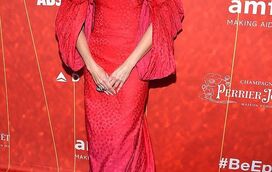 Gala amfAR: Heidi Klum dá que falar com look 'femme fatale'