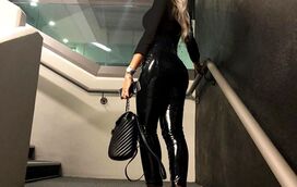 Georgina enlouqueceu! E apareceu loura... e muito, muito ousada