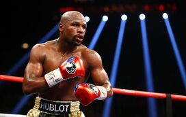 Fora-da-lei! Floyd Mayweather apanhado a festejar o seu aniversário ilegalmente