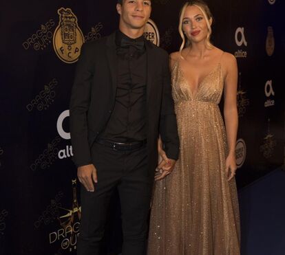 Conheça as beldades dos jogadores do Porto em noite de gala