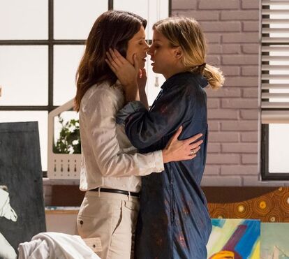 Isto aqueceu mesmo! As imagens escaldantes de Jessica Athayde e Paula Neves em relação lésbica