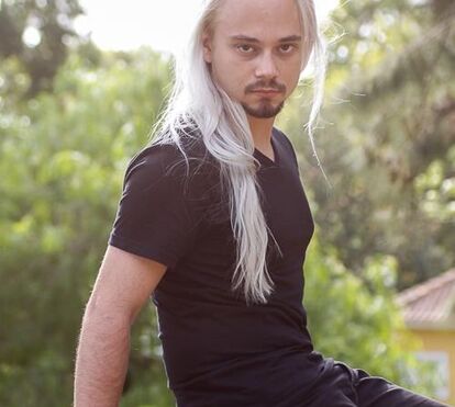 Quem é o professor que diz que obrigar crianças a beijar avós 'é uma violência'