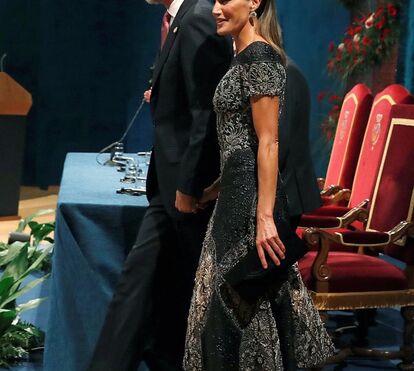 Rainha Letizia dá mais um espetáculo de bom gosto nos Prémios Astúrias