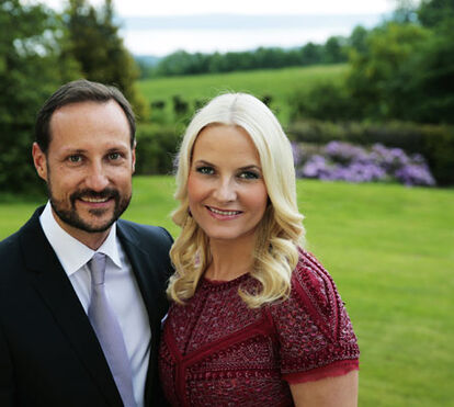 Casa real da Noruega volta a emitir comunicado preocupante sobre a saúde da princesa Mette-Marit, que está com 'sintomas diários'