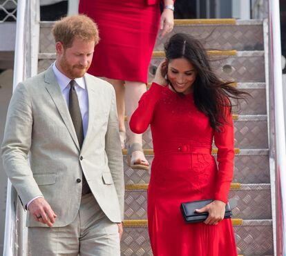 Meghan Markle deixou etiqueta no vestido 