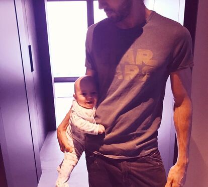 A família cresce! Enrique Iglesias vai ser pai novamente... e há fotos da barriguinha de Anna Kourkinova