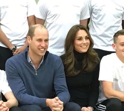Bomba! Fotografias mostram traição do príncipe William a Kate em festa louca da aristocracia