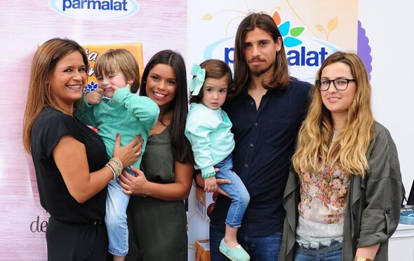 Carla Baía com os filhos e netos