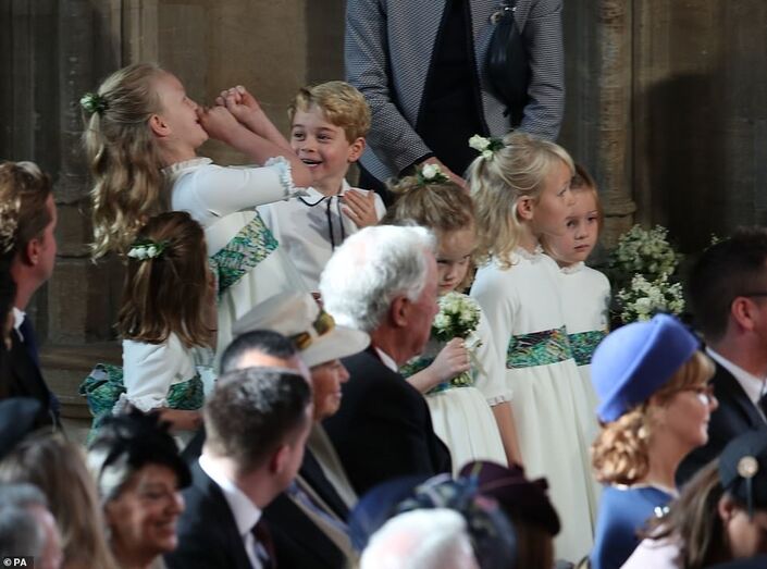 Charlotte e George no casamento da princesa Eugenie