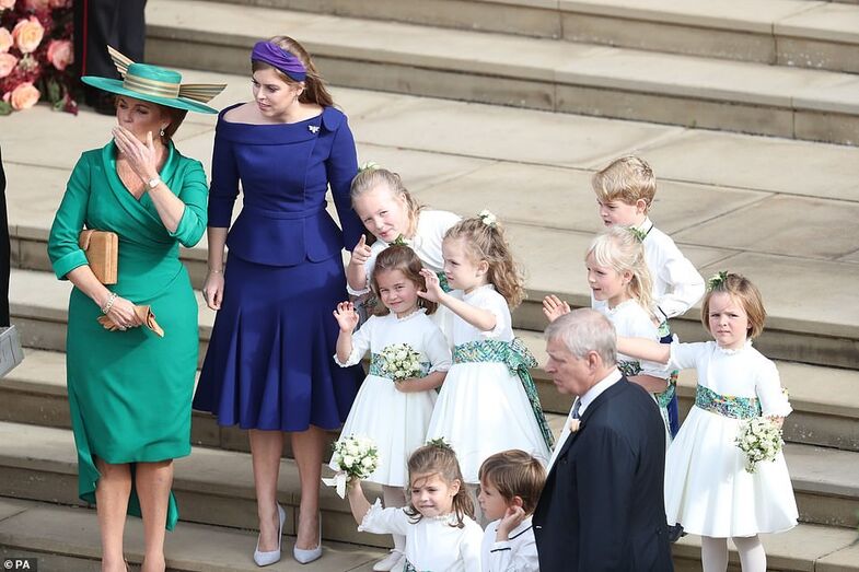 Charlotte e George no casamento da princesa Eugenie