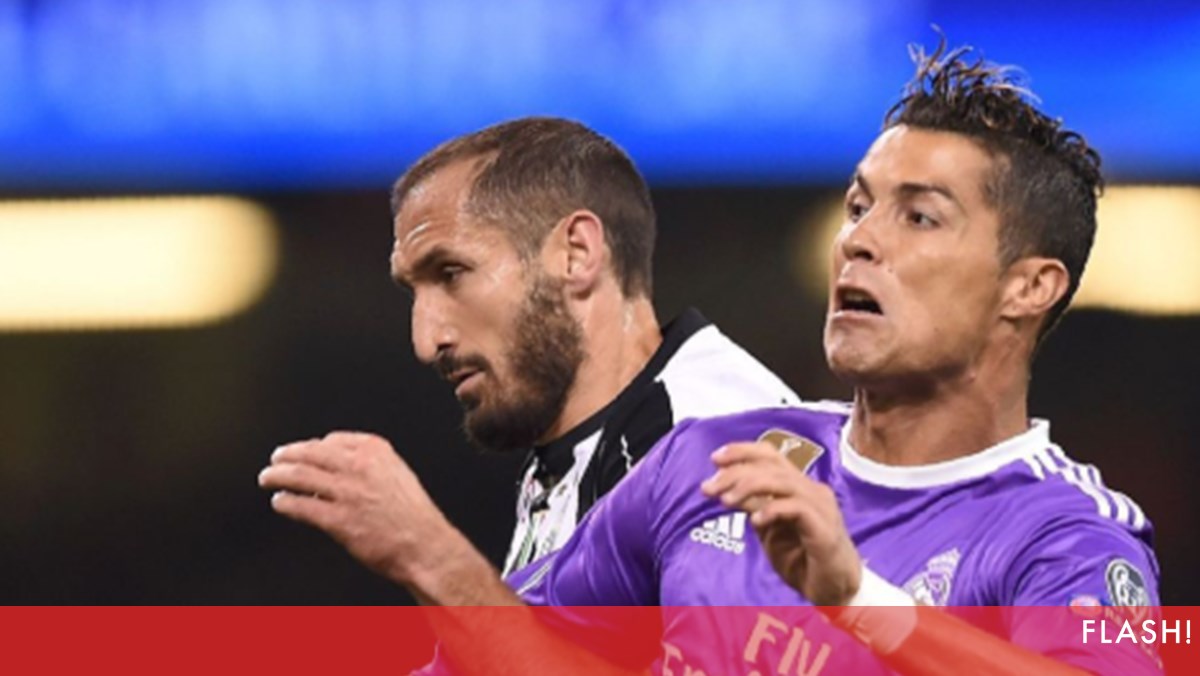 Giorgio Chiellini Apanhado Todo Nu Em Foto De Cristiano Ronaldo Flashes Flash