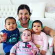 Dolores Aveiro com os netos Eva, Mateo e Alana Martina