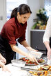 Meghan Markle em cozinha de refugiadas árabes 