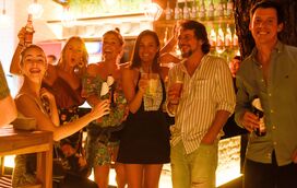 Atores de 'Alguém Perdeu' da CMTV divertem-se até de madrugada em Fortaleza