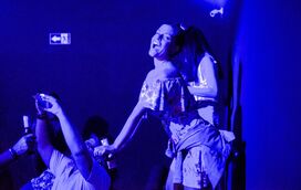 Que noite foi essa? Atores da novela da CMTV, Alguém Perdeu, "dão show" de dança e diversão em discoteca de Fortaleza 