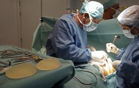 Estudo mundial revela graves problemas associados aos implantes mamários