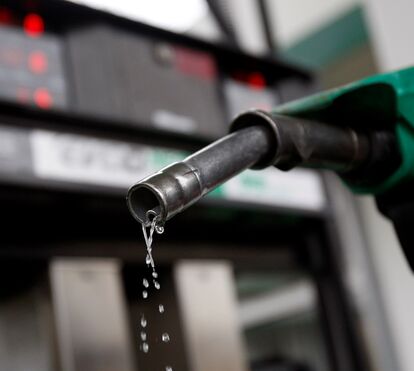 Combustíveis registam maior queda desde Janeiro de 2016. Gasóleo fica 3,5 cêntimos mais barato