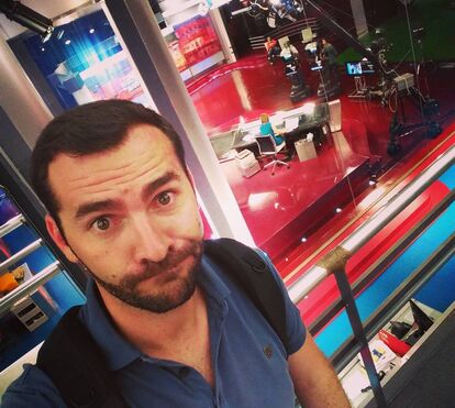 Deitado na cama do hospital, Bruno Caetano do 'Você na TV' actualiza  o seu estado de saúde
