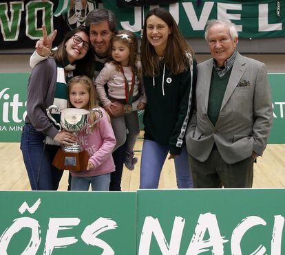 Feliz e já sem aliança de casada, Joana Ornelas surge indiferente ao processo de Bruno de Carvalho