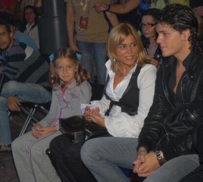 Com o coração bem apertado! David Carreira escreve à mãe que perdeu uma filha: 'Continuas a preocupar-te comigo'