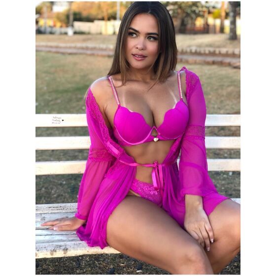 Geisy arruda, modelo, atriz, repórter, brasil, brasileira, virgindade
